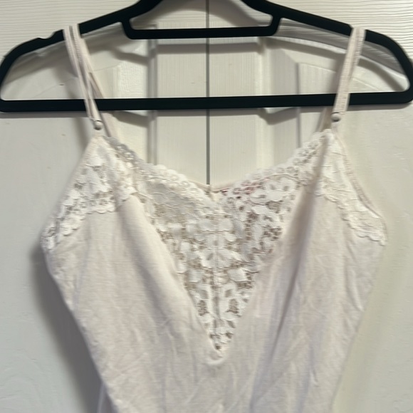 Victoria Secret Lace Trim Short Slip in off white Large - Picture 2 of 8